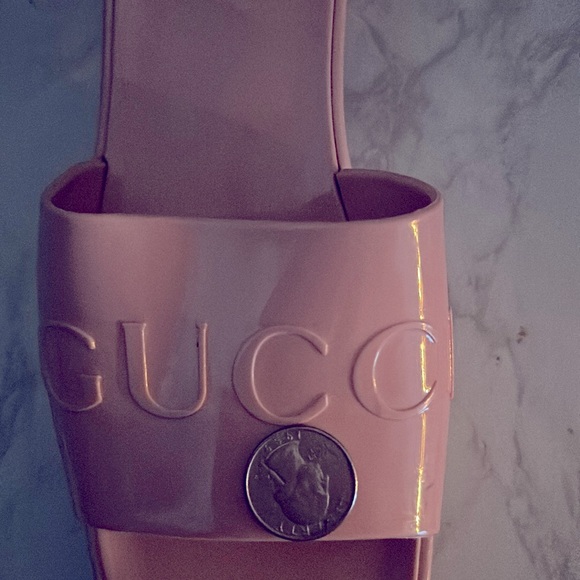 GUCCI embossed logo slides - Picture 7 of 7